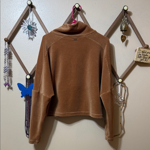 Prana Brown Half-Zip Crop Top - Picture 7 of 9
